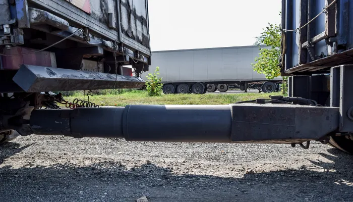 Challenges and Limitations of Installing a 5th Wheel Hitch on a Flatbed Truck