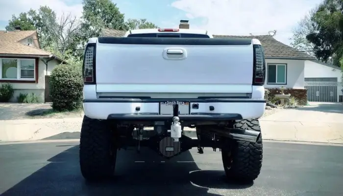 Is It Illegal to Leave Your Hitch on Your Truck?